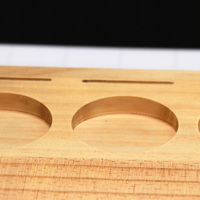 Plateau de service de bière en bois de pin massif naturel inachevé fait à la main support de verre à liqueur avec poignée en métal