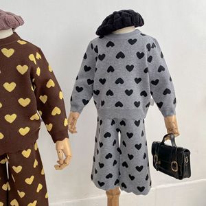 Setelan Pakaian Bayi Laki-laki dan Perempuan Gaya Korea Musim Gugur dan Musim Dingin, Sweater Rajut Motif Hati Jacquard Model Panjang Dua Potong - Product Image 4