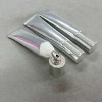 Pelembab Bibir Berbahan Dasar Logam Vegan SPF 15ml Perak dengan Label Pribadi