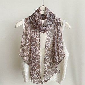 Écharpe en mousseline imprimé zèbre pour femme, noir et blanc, légère, châle de mode, longue écharpe douce en polyester, tour de cou 180x26cm OEM/ODM - Product Image 4