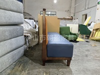 Banquette en bois massif avec dossier capitonné en rotin et boutons, pour restaurant chinois, bistro thaïlandais, café d'Asie du Sud-Est
