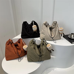 Bolso de cubo con cordón de gran capacidad, bandolera impermeable personalizada, bolso de hombro informal de nailon para mujer - Product Image 1