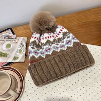 Bonnet en tricot jacquard Fair Isle polyvalent pour femme, style automne/hiver épaissi, avec pompon moelleux, idéal pour l'extérieur et résistant au froid