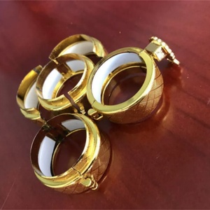 Wholesale Sealing <b>Clips</b> Wine Bottle Lock Wine Jar Lock Gold Plastic Lock - Product Image 1