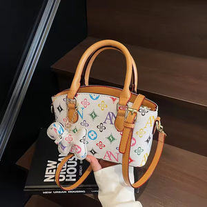 Nouveaux sacs fourre-tout de luxe personnalisés avec logo imperméable pour femmes, sacs à main à poignée supérieure - Product Image 5