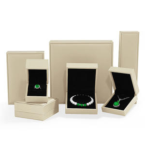 Boîte de rangement de bijoux personnalisable rectangle de luxe avec doublure en cuir PU et velours Design élégant classique Taille et logo personnalisés - Product Image 3