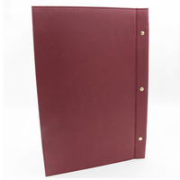 Menu de luxe personnalisé en cuir PU lisse rouge Menu de restaurant en relief en or