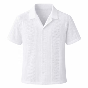 Chemise à col campagnard texturée blanche élégante et personnalisée, chemise décontractée à manches courtes boutonnée pour <span class=keywords><strong>homme</strong></span>, <span class=keywords><strong>tenue</strong></span> de style urbain chic pour tous les jours - Product Image 1