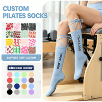 Chaussettes de yoga et de Pilates antidérapantes en coton avec logo de créateur, chaussettes de ballet pour femmes, chaussettes de sport athlétiques personnalisées