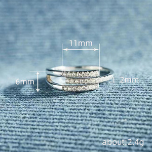 Anello Regolabile con Linee Geometriche Scintillanti e Zirconi per Donne, Gioiello di Moda con Micro Pavé - Product Image 5