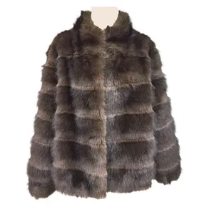 <span class=keywords><strong>Cappotto</strong></span> Corto Bicolore in Finta <span class=keywords><strong>Pelliccia</strong></span> di Chinchilla Stile Mantella <span class=keywords><strong>con</strong></span> Stampa Tonalità Naturali Sfumate, Silhouette Voluminosa, Pezzo d'Arte Invernale 2026 - Product Image 4