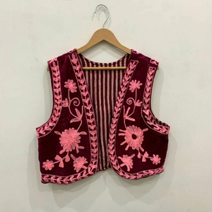 Chaqueta Koti de terciopelo bordado de primera calidad para mujer, estilo Rajasthani, sin mangas, hecha a mano, con diseño floral tradicional. - Product Image 1