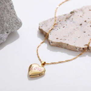 Collier Pendentif Cœur Rose LOVE en Acier Inoxydable Plaqué Or 18K Style Européen et Américain, Cadre Photo Médaillon Chaîne Clavicule pour Photo d'Animal <span class=keywords><strong>de</strong></span> Compagnie - Product Image 6