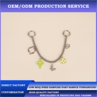 OEM/ODM Chaîne de charme de sac trèfle argenté, Vente en gros, Prolongateur de sangle de sac à main de luxe en perles, Pendentif de sac à main, Accessoires de boutique, Cadeau