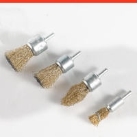 Brosse métallique montée pour le débavurage des trous internes de petit diamètre, pour les cavités profondes
