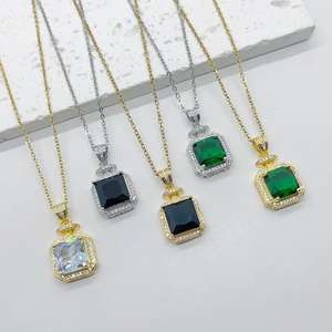 Collier de pierres précieuses plaqué or 18 carats de haute qualité Bijoux Collier pendentif géométrique en zircon pour femmes - Product Image 1