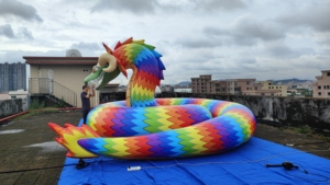 Modèle de <span class=keywords><strong>serpent</strong></span> <span class=keywords><strong>serpent</strong></span> géant gonflable coloré <span class=keywords><strong>à</strong></span> plumes pour la décoration extérieure - Product Image 2