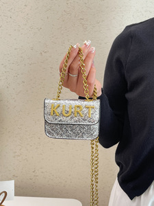 <span class=keywords><strong>Sac</strong></span> bandoulière matelassé élégant bicolore avec chaîne - Mini <span class=keywords><strong>sac</strong></span> à bandoulière matelassé losanges pour le bureau et les voyages - <span class=keywords><strong>Sac</strong></span> Kurt Geiger - Product Image 5