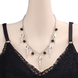 Collar de metal oscuro de Halloween con colgantes de calavera puntiaguda, joyería de fiesta de aleación de zinc con diseño de borlas - Product Image 2