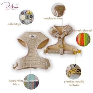 Set di Imbracatura per Cani di Lusso in Tweed Testurizzato Regolabile Senza Trazione con Fibbia in Metallo Dorato Imbottito Set con Papillon Sacchetto per Escrementi Collare e Guinzaglio - Product Image 3
