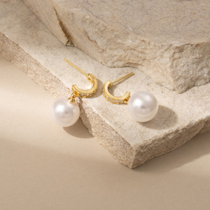Pendientes de Moda con Perlas Doradas y Diseño Geométrico, Joyería para Mujer EDB-072 - Product Image 1