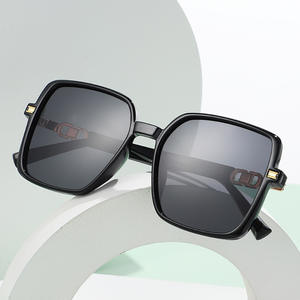 Lunettes de soleil rétro à monture carrée Tr90 pour femmes, verres noirs en PC, UV400, légères, style coréen, surdimensionnées, à la mode, style streetwear - Product Image 3
