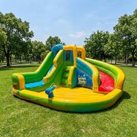 Parc aquatique gonflable géant avec toboggans multiples, tour d'escalade et canon à eau, en PVC commercial pour location extérieure