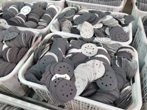 60 discos de lijado de 5 pulgadas papel de <span class=keywords><strong>lija</strong></span> orbital de grano 320, 600, 800, 1200, 1500, 2000 con pano de tachuela papel de <span class=keywords><strong>lija</strong></span> - Product Image 5