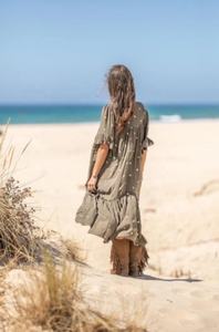 Acogedor, cómodo, hermoso, bohemio, gris, Maxi, adorno de lentejuelas, mangas con borde de volantes, decoración de encaje, trabajo, punto ecológico - Product Image 3