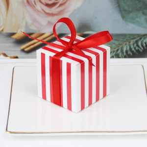 Caja <span class=keywords><strong>de</strong></span> Regalo <span class=keywords><strong>de</strong></span> Papel Rígido Plegable con Diseño <span class=keywords><strong>de</strong></span> Rayas Verticales Blancas y <span class=keywords><strong>Negras</strong></span> Cuadradas, Impresión Personalizada, para Dulces, con Cintas, en Oferta - Product Image 2