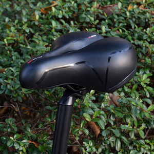 YOUME Selle de vélo respirante et épaissie pour <span class=keywords><strong>VTT</strong></span> et vélo de route avec autocollant réfléchissant - Product Image 3