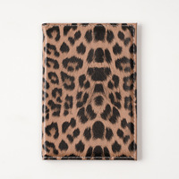 Ensemble de porte-passeport en PU motif léopard multicolore avec logo personnalisé, pochette pour documents de voyage, pince à billets et étiquette de bagage – Collection Beauté Sauvage