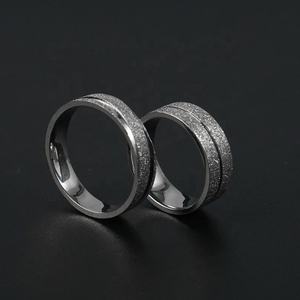 แหวนเรียบง่ายขายดี แหวนประดับจี้หลากดีไซน์ แหวนแฟชั่นสำหรับผู้หญิงผู้ชาย ลดราคาสุดคุ้ม ดีไซน์สุ่ม - Product Image 4