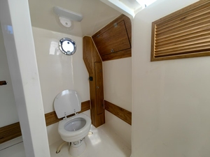 Yacht di Lusso Personalizzato Open Galaxy da 28 Piedi in Vetroresina con Console Centrale, Motore Fuoribordo e Toilette Elettrica - Product Image 3