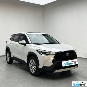 Le SUV le plus vendu et le plus économique, <span class=keywords><strong>Toyota</strong></span> Corolla <span class=keywords><strong>Cross</strong></span> 2024 2.0L CVT Pioneer Edition, présente un intérieur luxueux et sombre. - Product Image 2