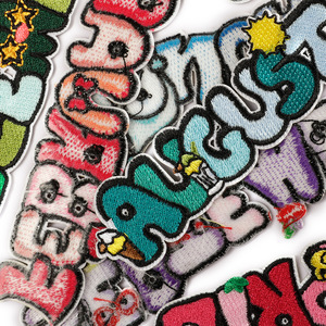 Patch brodé personnalisé en gros, style logo gaufré vieilli, avec lettres colorées, thermocollant pour vêtements - Product Image 5