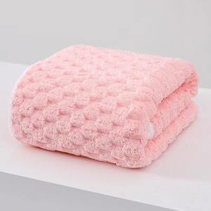 Serviette de Bain en Polaire Corail Transfrontalière, Douce et Absorbante, Bordures Renforcées, <span class=keywords><strong>Ne</strong></span> Laisse Aucun Poil, Idéale pour le Bain et le Séchage des Cheveux, Serviette Domestique - Product Image 3