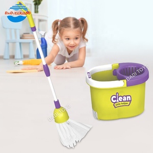 Outil <span class=keywords><strong>de</strong></span> nettoyage <span class=keywords><strong>de</strong></span> simulation <span class=keywords><strong>de</strong></span> logement Ensemble <span class=keywords><strong>de</strong></span> jeu <span class=keywords><strong>de</strong></span> simulation pour enfants, Kit <span class=keywords><strong>de</strong></span> costume <span class=keywords><strong>de</strong></span> <span class=keywords><strong>ménage</strong></span> en plastique Ensemble <span class=keywords><strong>de</strong></span> jeu propre pour enfants - Product Image 4