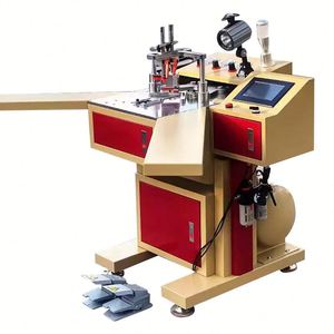 Machine automatique CNC de pose d'angles pour cadres photo, machine à clouer en V pour cadres - Product Image 4