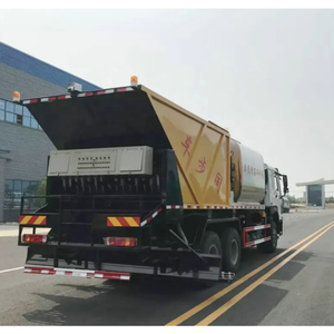 <span class=keywords><strong>Camion</strong></span> de Chipsealer synchrone HOWO <span class=keywords><strong>10</strong></span> roues 6X4 avec bitume 8m3 et réservoir de gravier 12m3 336HP à 371HP pulvérisation d'asphalte diesel - Product Image 2