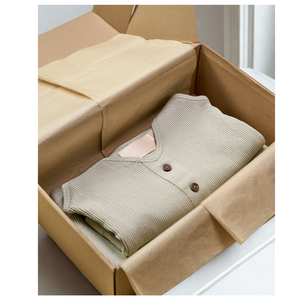 Caja de Embalaje de Cartón Corrugado de Estilo Moderno y Tamaño Personalizado para Ropa y Calcetines, Ecológica, Resistente, Hecha con Materiales Reciclados - Product Image 1