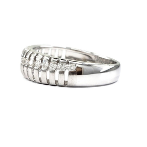 Bijoux sur mesure, Design romantique, bague fine ronde en or blanc massif 14k pour fiançailles - Product Image 4