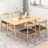 Ensemble table et chaises de salle à manger en bois massif, moderne, écologique et durable, pour petit salon familial, usage domestique, design rectangulaire