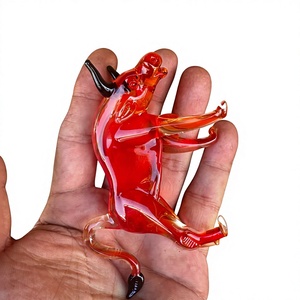 Figurine de taureau en verre soufflé à la main, décoration animale rouge, artisanat artistique fait main - Product Image 1