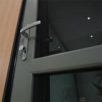Fabrication de Portes Coulissantes à Double Vitrage avec Porte en Bois Massif et Aluminium pour Maison, Villa, Balcon, Jardin