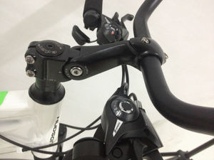 <span class=keywords><strong>SL</strong></span>-AC700C2-27S <span class=keywords><strong>Shimano</strong></span> 700C'vélo de ville de voyage en alliage d'aluminium bon marché 27 vitesses Offre Spéciale vélo de montagne le plus populaire - Product Image 3