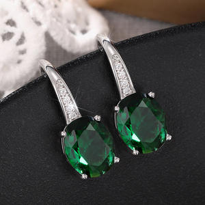 Anillo de Compromiso E820 para Mujer con Diamante de Corte Ovalado, Plata 925, Engaste Pavé, Estilo Clásico - Product Image 6