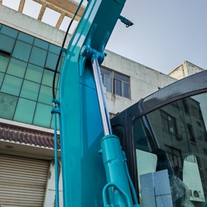 Mini-excavatrice sur chenilles Kobelco SK75 d'<span class=keywords><strong>occasion</strong></span> de haute qualité avec pompe principale, offrant des performances exceptionnelles. - Product Image 3