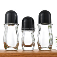 Chine Vente en gros Forme unique 30ml 50ml Rouleau de parfum d'huile essentielle cosmétique portable sur bouteille en verre avec boule roulante en métal