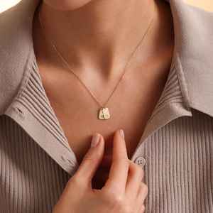 ट्रेंडी उच्च गुणवत्ता वाले स्टेनलेस स्टील प्रारंभिक हार व्यक्तिगत नाम स्वर्ण प्लेटेड पेंडेंट आयत उत्कीर्ण पत्र लिंक श्रृंखला - Product Image 2